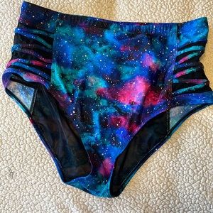 Cosmic torrid bottoms.